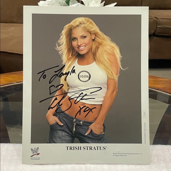 πͺ *Original Autographed Trish Stratus Photo - 8x10!* π WWE β’ - Picture 4 of 7